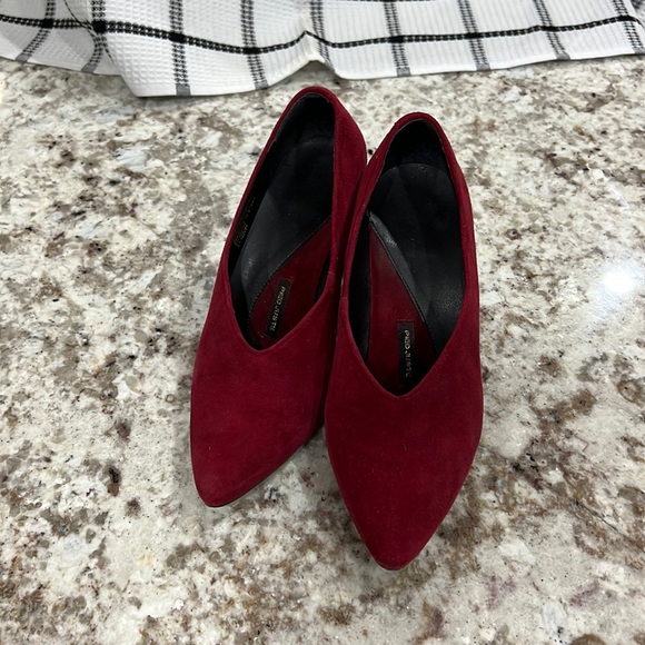 Beautiful Red Suede Wedge Shoes - Picture 2 of 10
